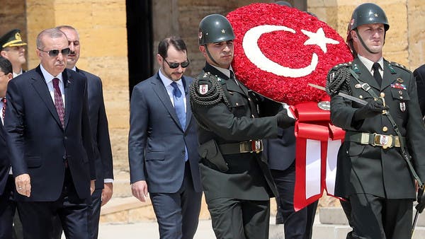 أردوغان يدير الدولة كشركة عائلية
