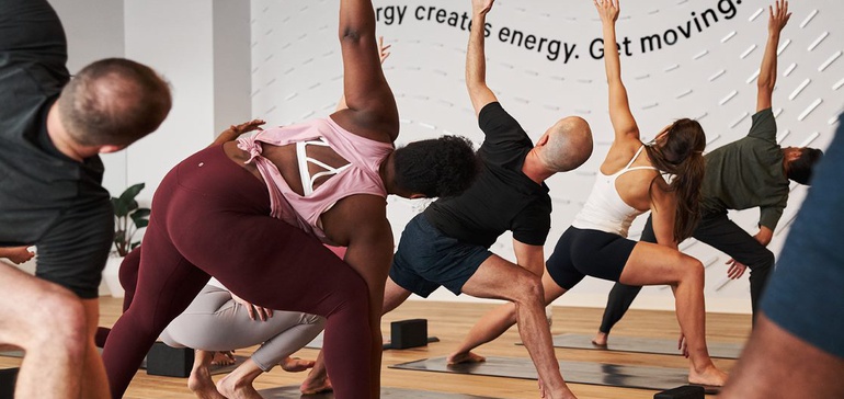 Lululemon يعين المدير المالي الجديد |  الغوص بالتجزئة