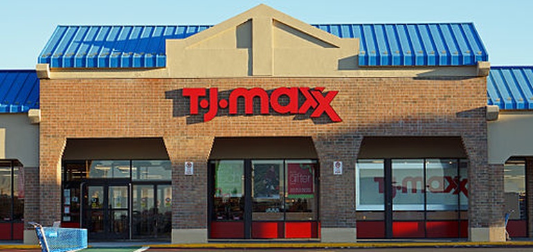 أطلق تجار التجزئة في TJX حملة عطلة "كارول من أجل قضية"