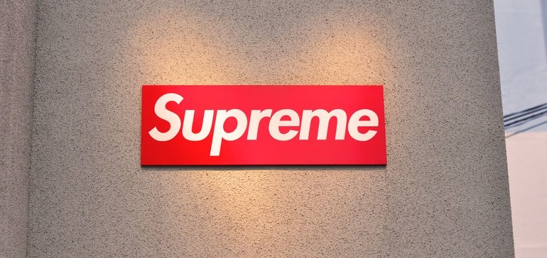 تستحوذ VF على Supreme مقابل 2.1 مليار دولار ، وتتطلع إلى التوسع في الطوب وقذائف الهاون