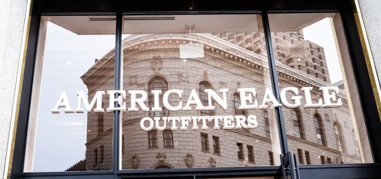 بحثًا عن الربح ، تخطط أمريكان إيجل لإغلاق 225 متجرًا