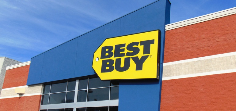وول ستريت جورنال: Best Buy يخفض الوظائف ، ساعات لبعض عمال المتجر لأنه يتحول إلى رقمي
