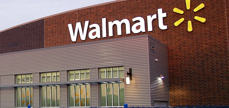 يحاول Walmart طمس شعار Yeezy المصمم للشمس