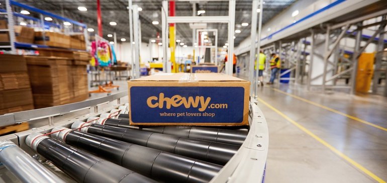 سجلت شركة Chewy زيادة في صافي المبيعات بنسبة 30٪ في الربع الأول حيث ظل الطلب مرتفعاً