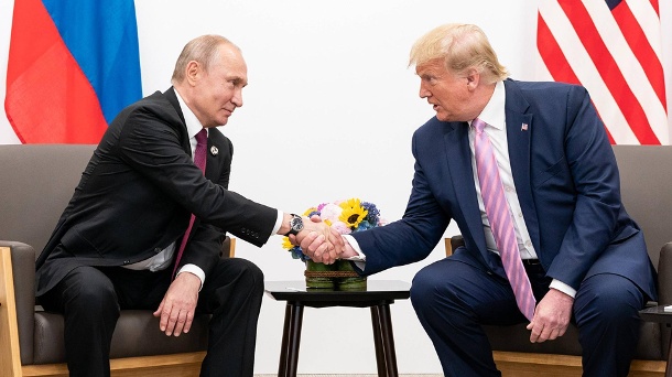 Wladimir Putin und Donald Trump: Russland hofft auf ein gegenseitiges Nichteingreifen bei Wahlen. (Quelle: imago images/UPI Photo)