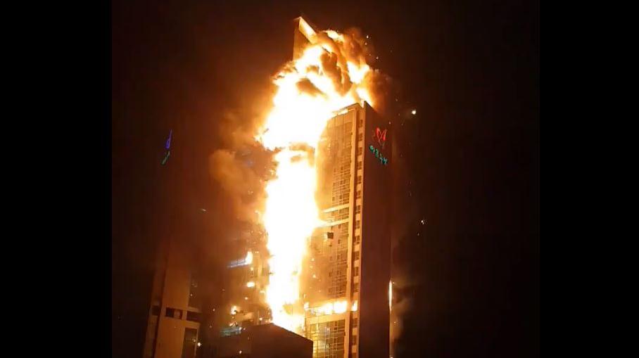 Hochhaus in Ulsan steht in Flammen