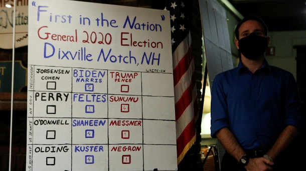Wahlstart im Dorf Dixville im US-Bundesstaat New Hampshire: Seit 1960 darf hier schon ab Mitternacht gewählt werden. (Quelle: Reuters/Ashley L. Conti)