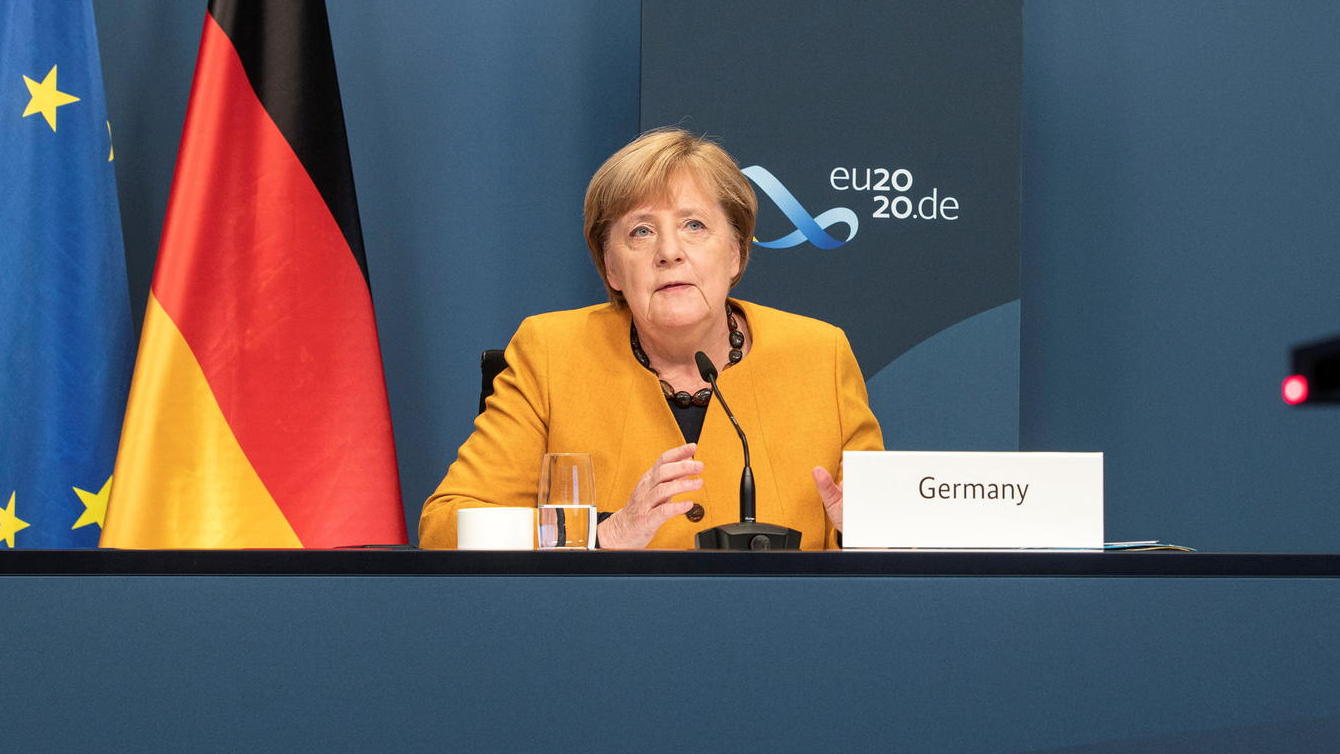Merkel mahnt zu Veranwortung, Trump geht golfen