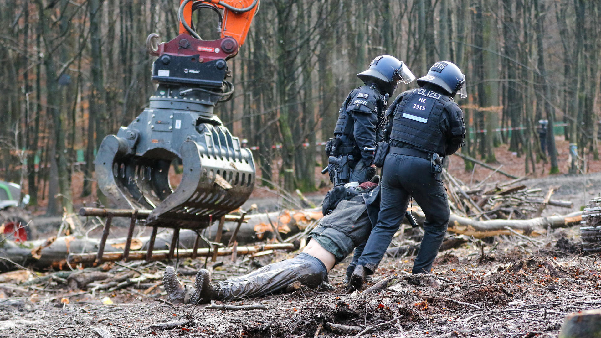 Polizei sucht Aktivisten aus Dannenröder Forst