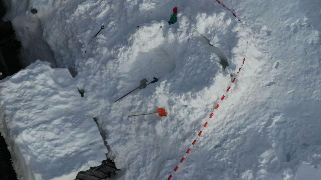 Kind stirbt in der Schweiz im eingestürzten Iglu