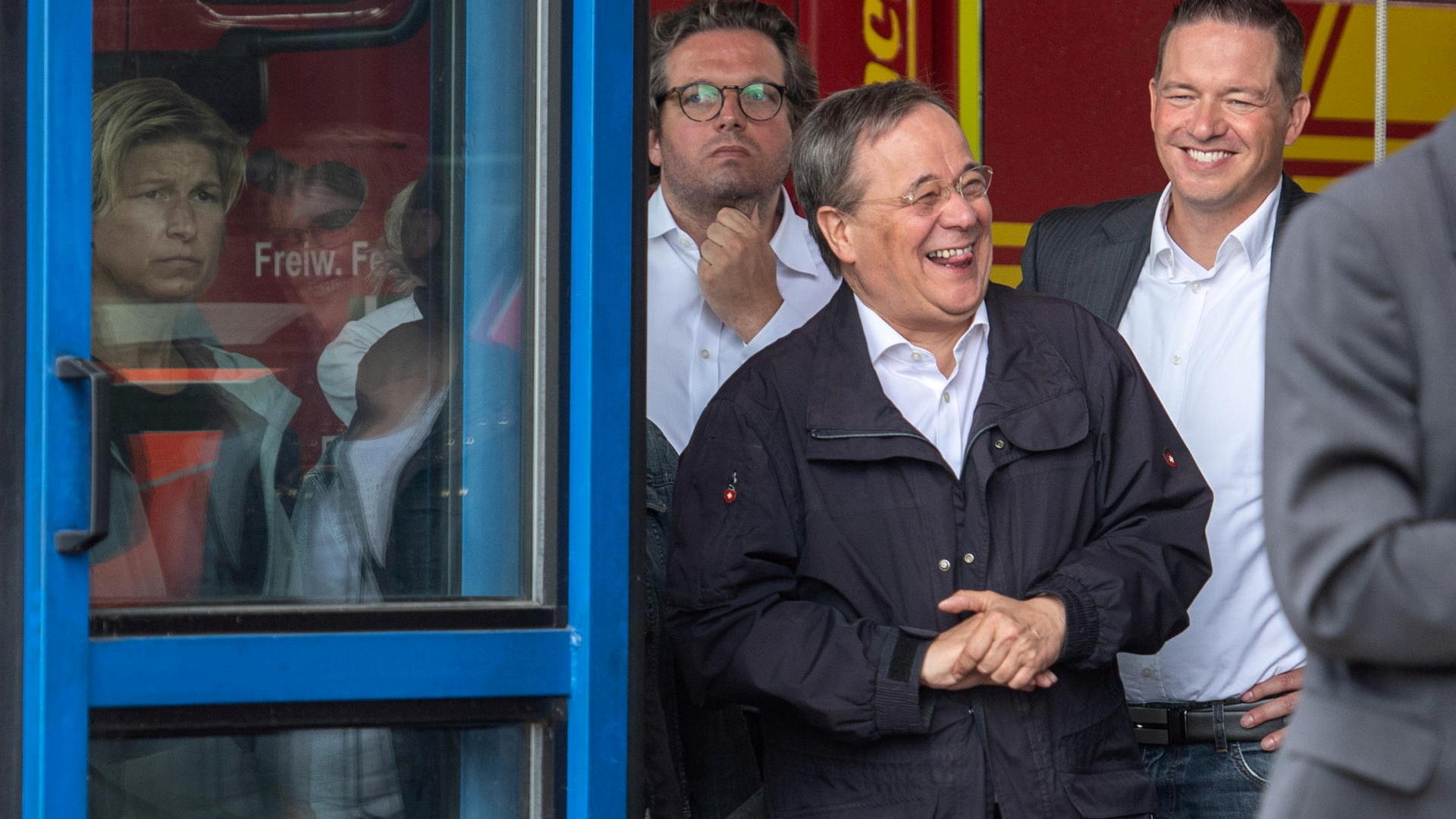 Laschet lachend in Erftstadt – ein Fettnapf zuviel?