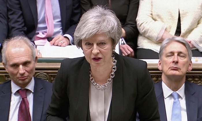 May resiste la última acometida de los brexiters y gana tiempo para resucitar su acuerdo del Brexit