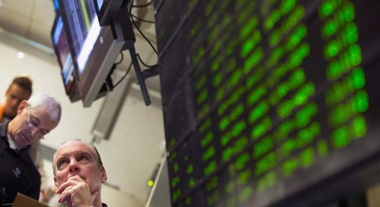 Signo mixto en Wall Street: el Dow Jones cae por el lastre de IBM