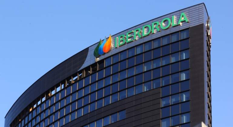 Iberdrola instalará puntos de recarga en las gasolineras de Ballenoil
