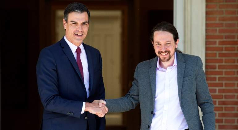 Sánchez pide a Iglesias que reconsidere su pretensión de un Gobierno de coalición tras su descalabro el 26-M