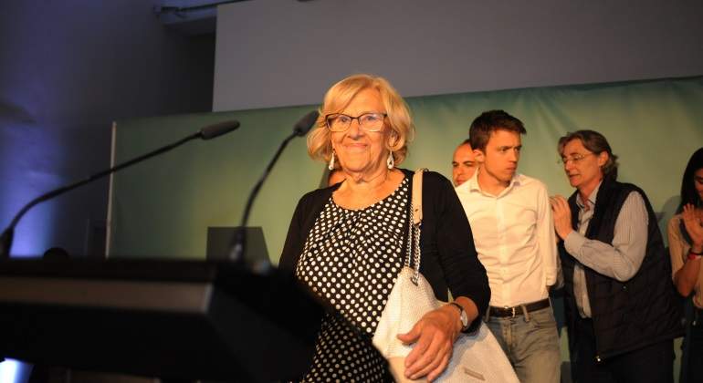 Carmena tras la concentración en su apoyo: "Vamos a hacer posible un gobierno sin la ultraderecha en Madrid"