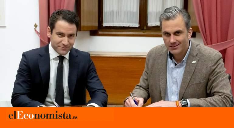 El pacto entre Vox y el PP para todo el país cederá a la ultraderecha concejalías según sus escaños