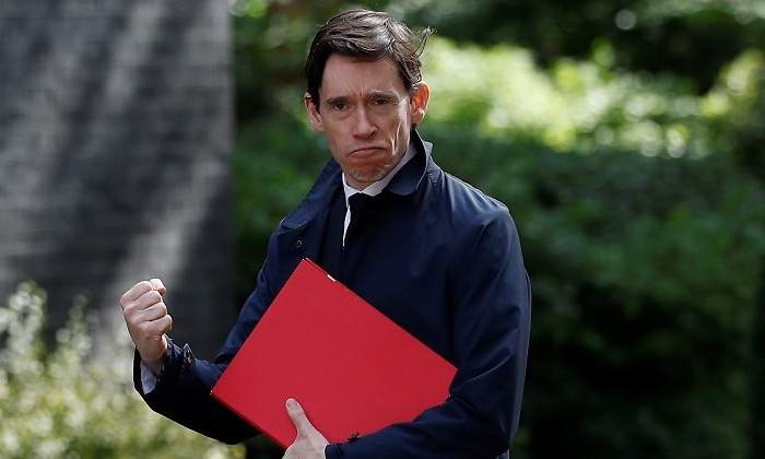 Rory Stewart: tutor de los príncipes, hijo de espías, diplomático en Irak y mayor rival de Boris Johnson