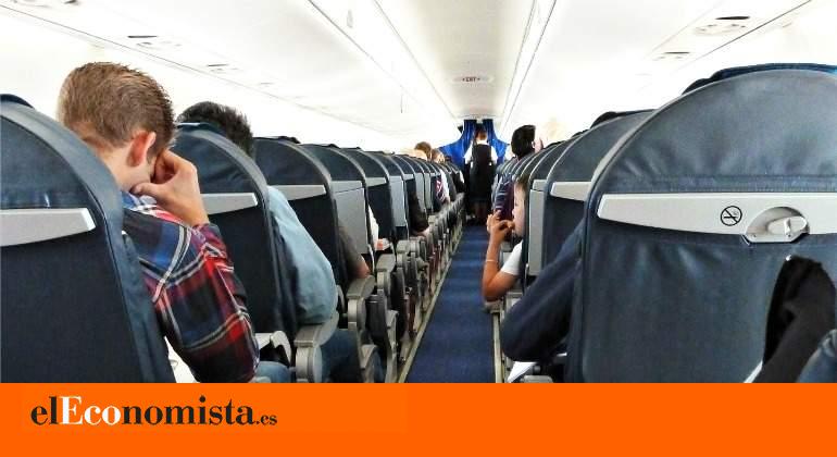 Los usuarios de avión despegan un 7,2% en abril, los del AVE suben un 4,1% y los de autobús crecen un 2,7%