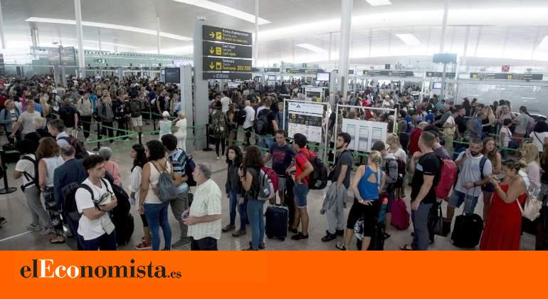 Los vigilantes de seguridad del Aeropuerto de El Prat convocan huelga a partir del 12 de julio