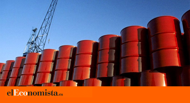 Un petrolero en llamas en el Golfo de Omán dispara los precios del crudo