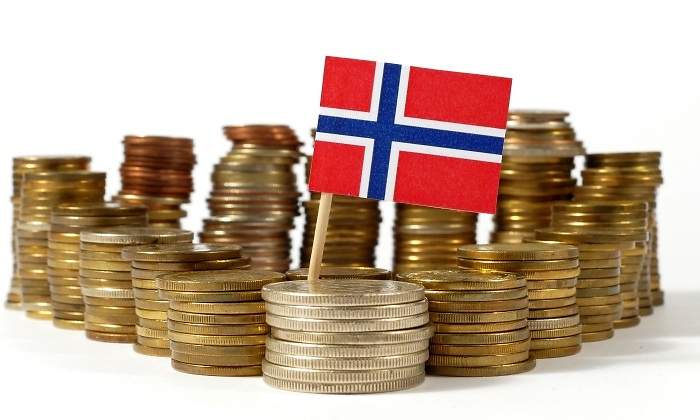 Noruega escapa de la espiral de los recortes de los bancos centrales y sube los tipos de interés al 1,25%