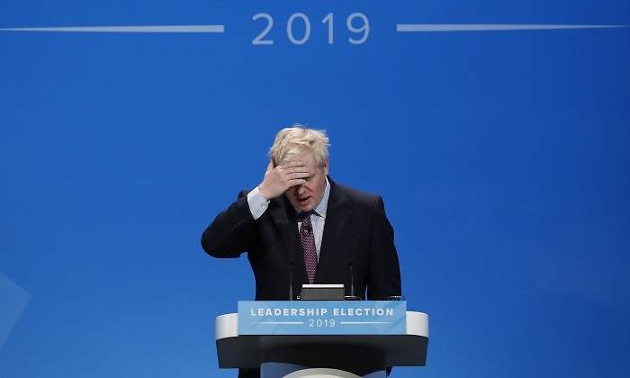 Boris Johnson se acerca a Downing Street y empieza la cascada de dimisiones en Reino Unido