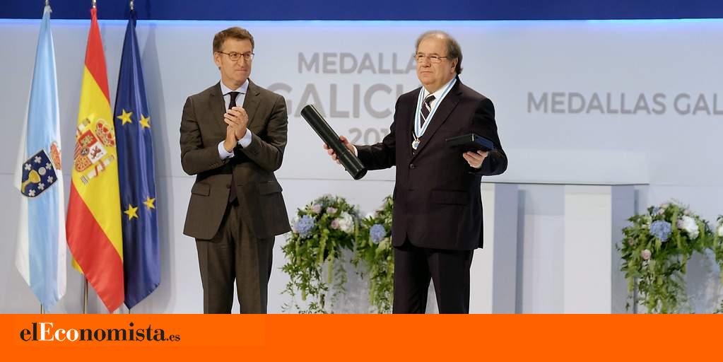Herrera recibe la Medalla de Galicia por su apuesta por la colaboración entre las autonomías del Noroeste