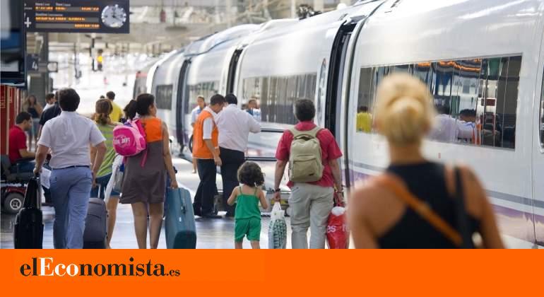 Renfe cancela hoy 707 trenes ante los paros convocados por CGT en plenas vacaciones