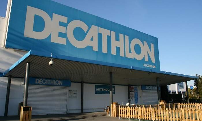 Decathlon eliminará en julio las bolsas de plástico y papel de todas sus tiendas en España