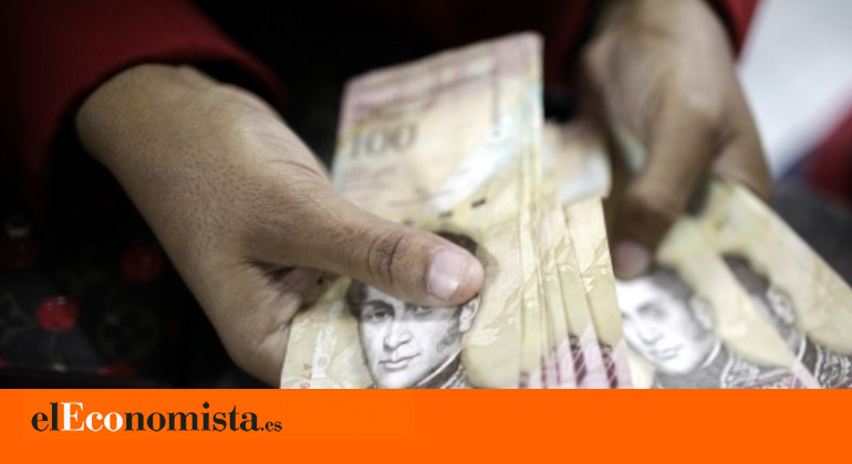 El salario mínimo de Venezuela baja hasta los 2,48 euros al mes, el punto más bajo de su historia