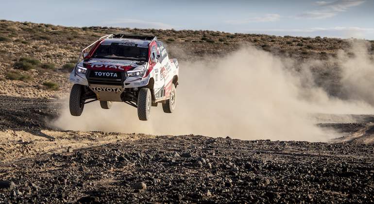 Fernando Alonso prepara su posible Dakar 2020 con Toyota
