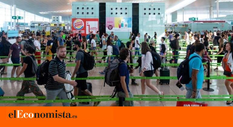 Fluidez en las colas al inicio de la segunda jornada de huelga del personal de seguridad en el aeropuerto de El Prat