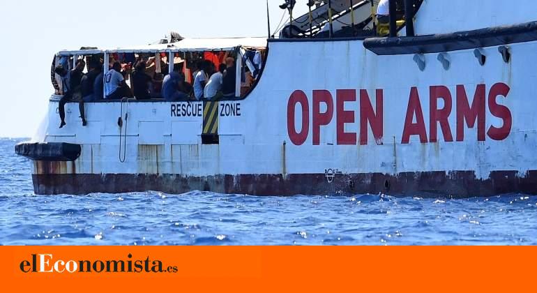 Un buque de la Armada española recogerá a los migrantes del Open Arms