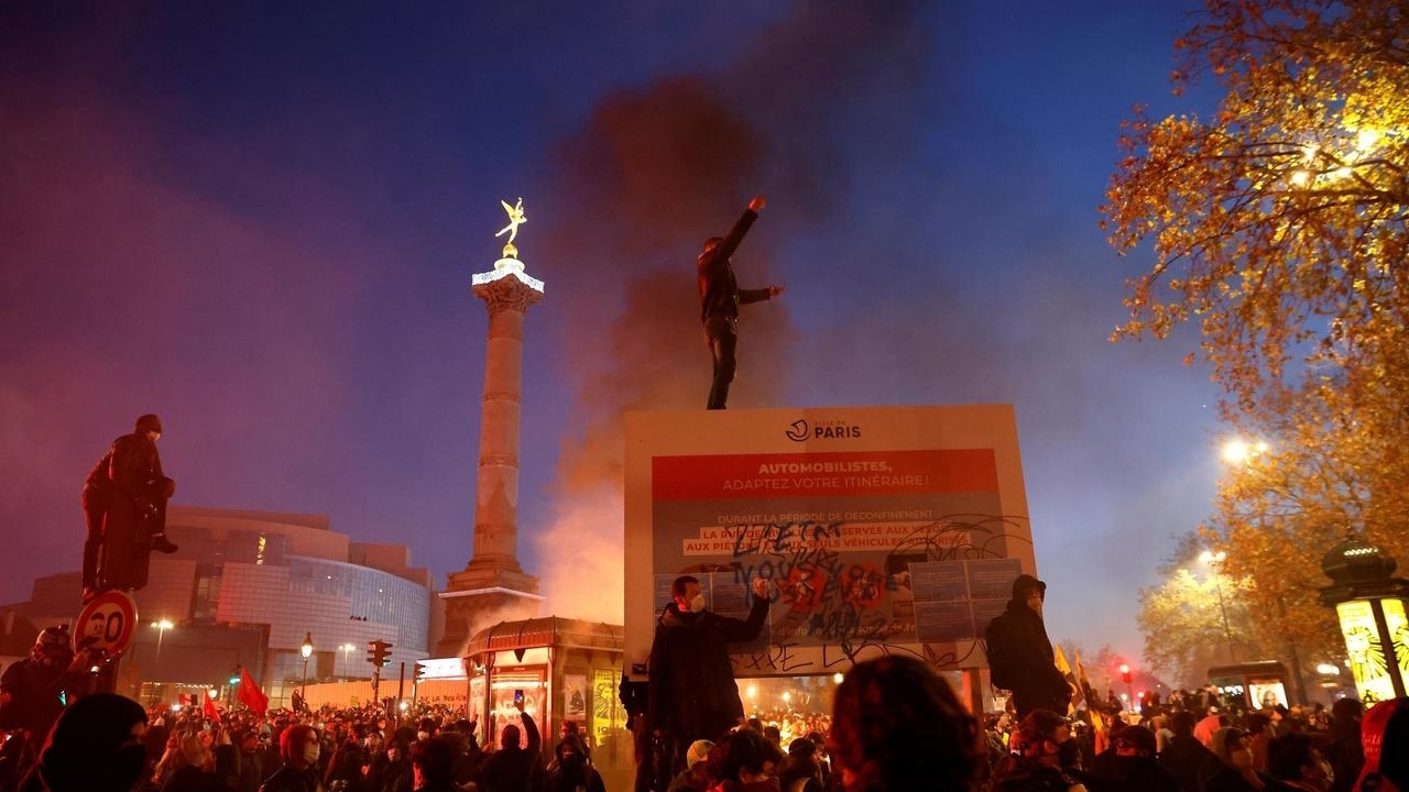 mobilisations massives en France contre la loi "sécurité globale", quelques incidents à Paris