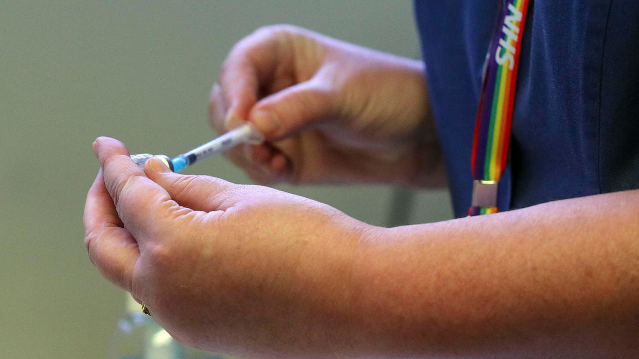 le vaccin est arrivé sur le sol français, un cas de virus mutant détecté à Tours