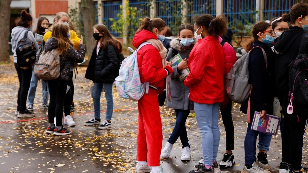 la France veut tester jusqu'à un million d'enfants et d'enseignants chaque mois