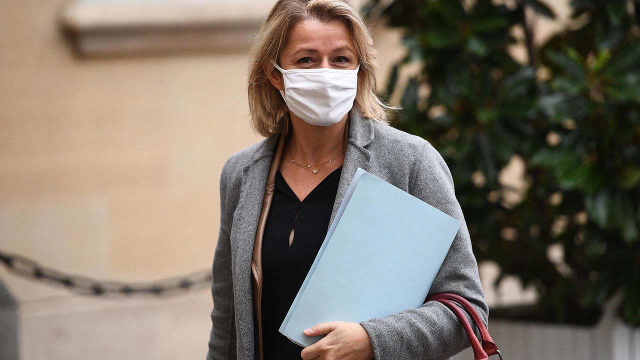 le gouvernement accusé de revoir ses ambitions à la baisse