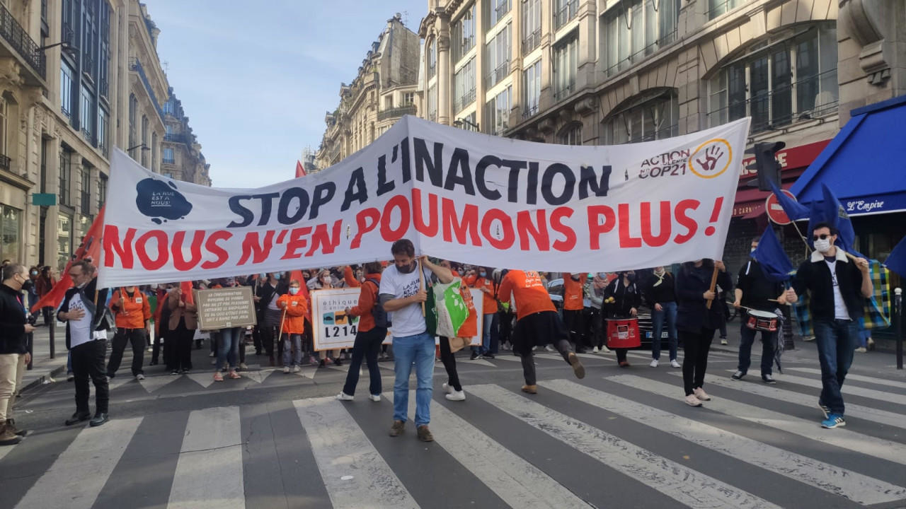 à Paris, les manifestants dénoncent la "trahison" de l'exécutif