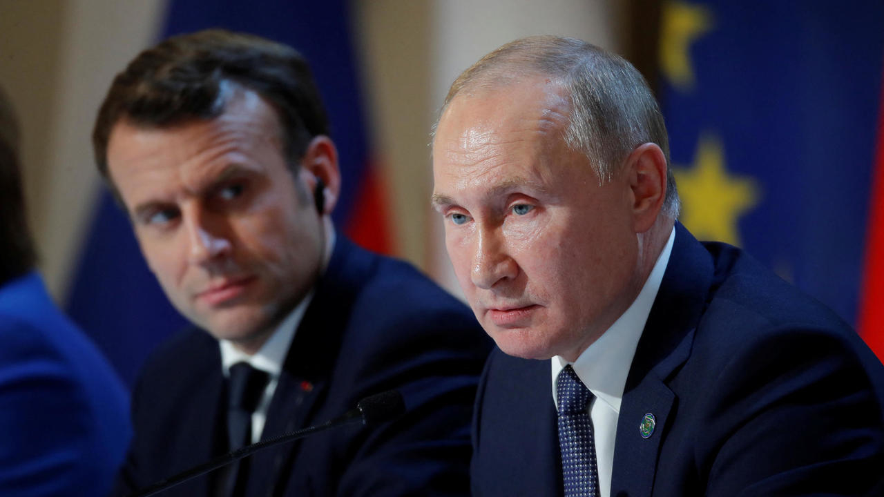 Emmanuel Macron dit à Vladimir Poutine sa "grave préoccupation" à propos d'Alexeï Navalny