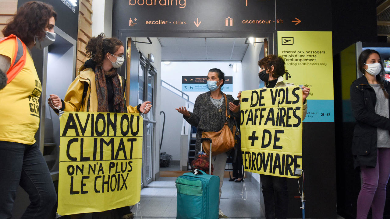 l'Assemblée vote la suppression de certaines lignes aériennes intérieures