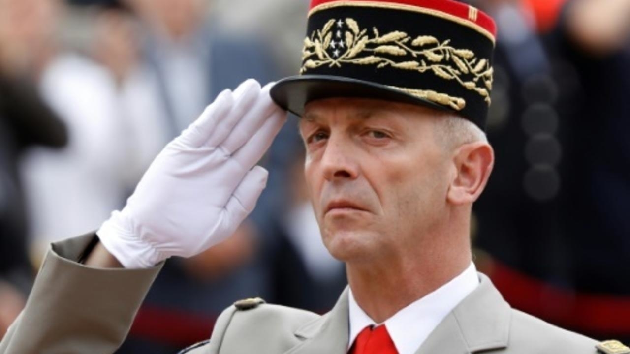 les dix-huit militaires signataires d'une tribune controversée vont être sanctionnés