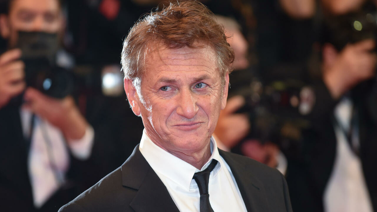 Sean Penn, Catherine Deneuve, Vanessa Paradis font leur entrée à Cannes