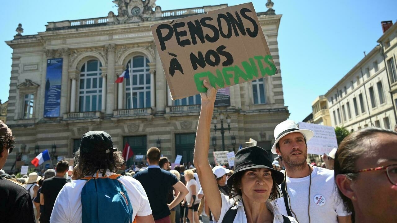 En France, les mobilisations contre le passe sanitaire en baisse