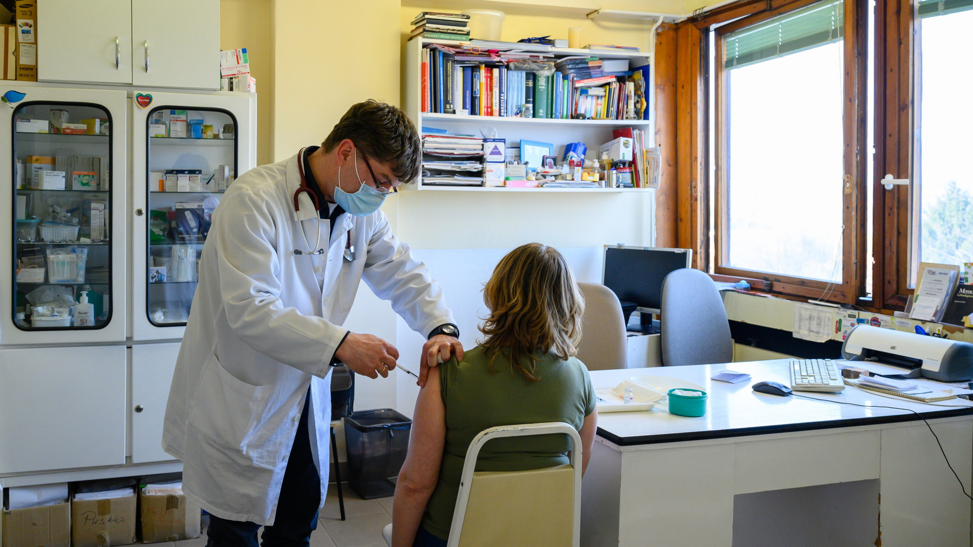 Koronavírus: még tombol a harmadik hullám Magyarországon, de hamarosan nyithatunk