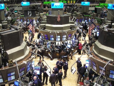 Piazza Affari cade ancora sui timori di recessione: bene Bpm, crolla Unicredit