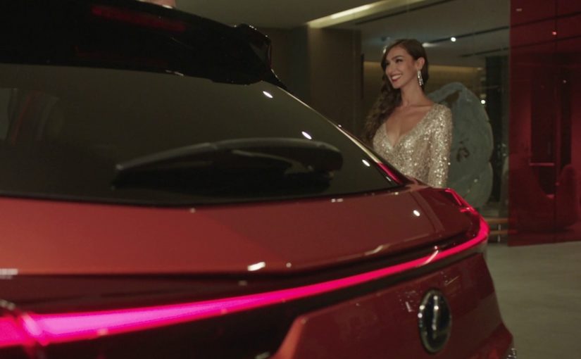 Lexus UX accompagna Stella Egitto al Festival di Venezia nel branded content di Sky Media e YAM112003