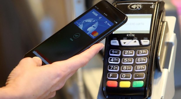 Manovra, ipotesi incentivi a chi usa bancomat, carte di credito e moneta elettronica