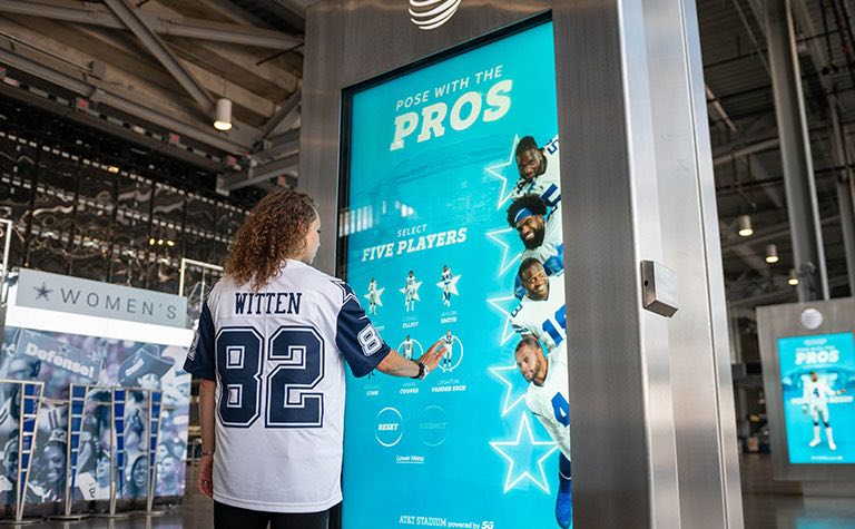 AT&T fa sperimentare la potenza del 5G allo stadio con attivazioni, video 3D e AR