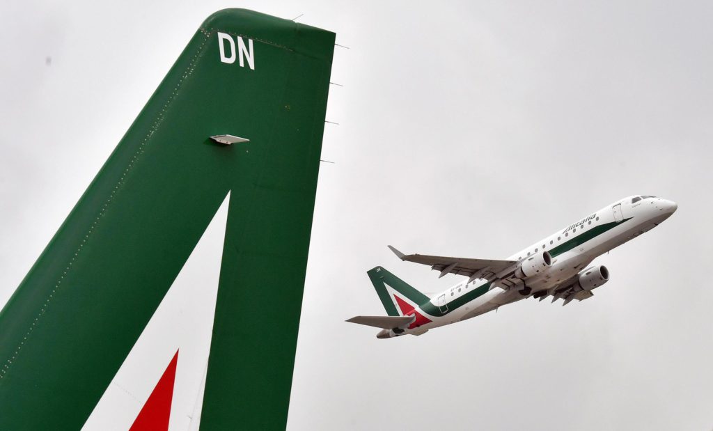 Accordo tra Alitalia e sindacati per la proroga della cassa integrazione